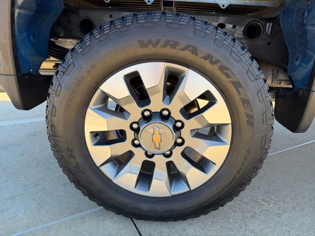 Used 2025 Chevrolet Silverado 2500 Custom w/ Custom Value Package image 9