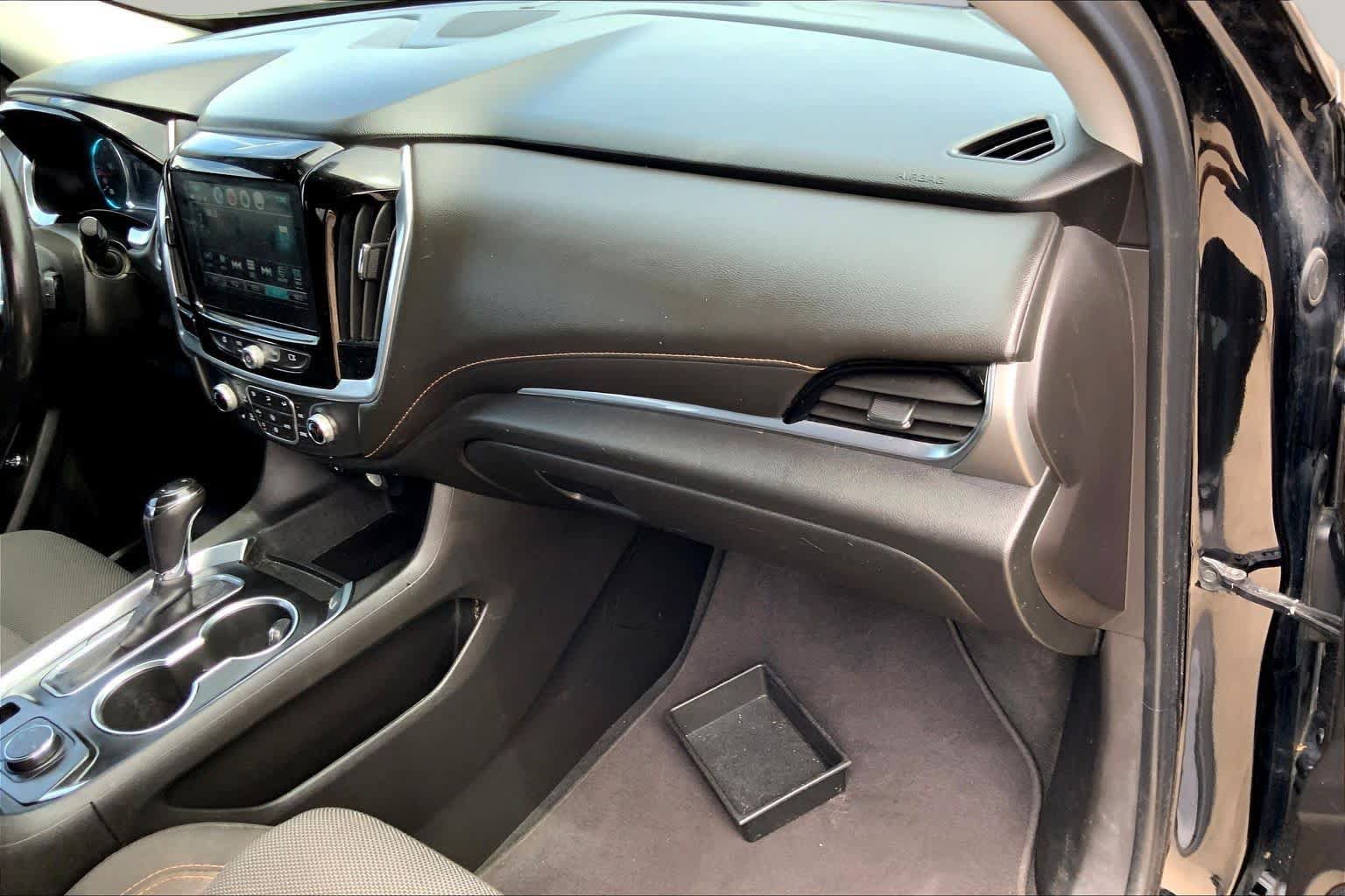 Used 2019 Chevrolet Traverse LT FWD image 19