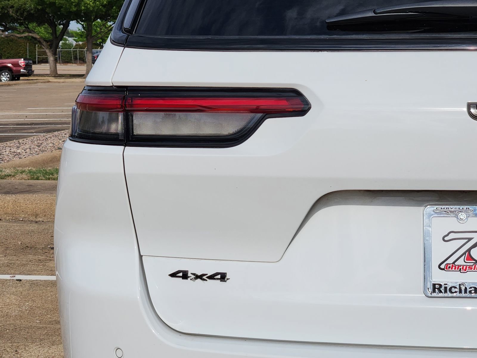 Used 2024 Jeep Grand Cherokee L Altitude AWD/4WD image 15