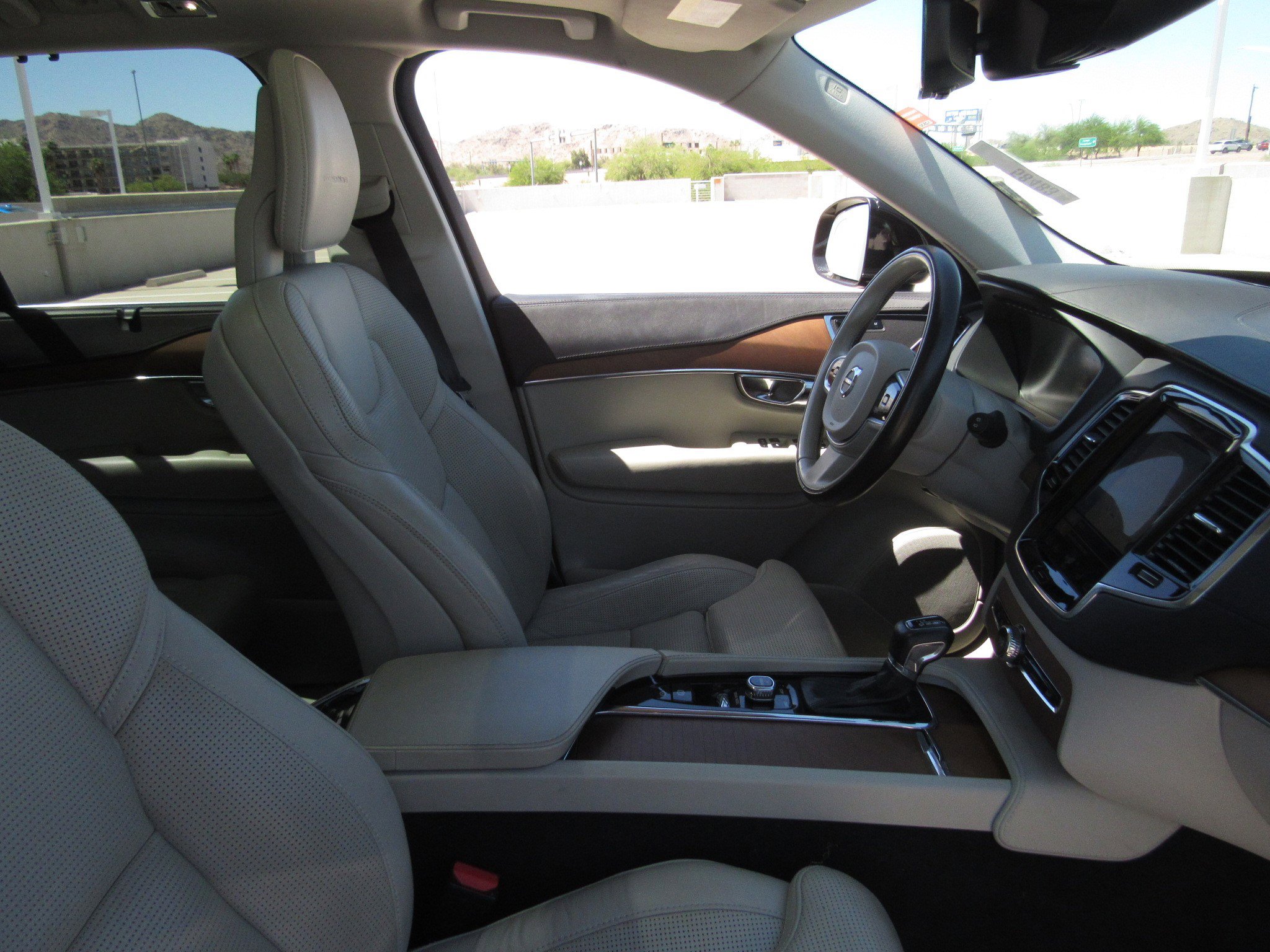 Used 2016 Volvo XC90 T6 Inscription w/ Vision Package AWD/4WD image 8
