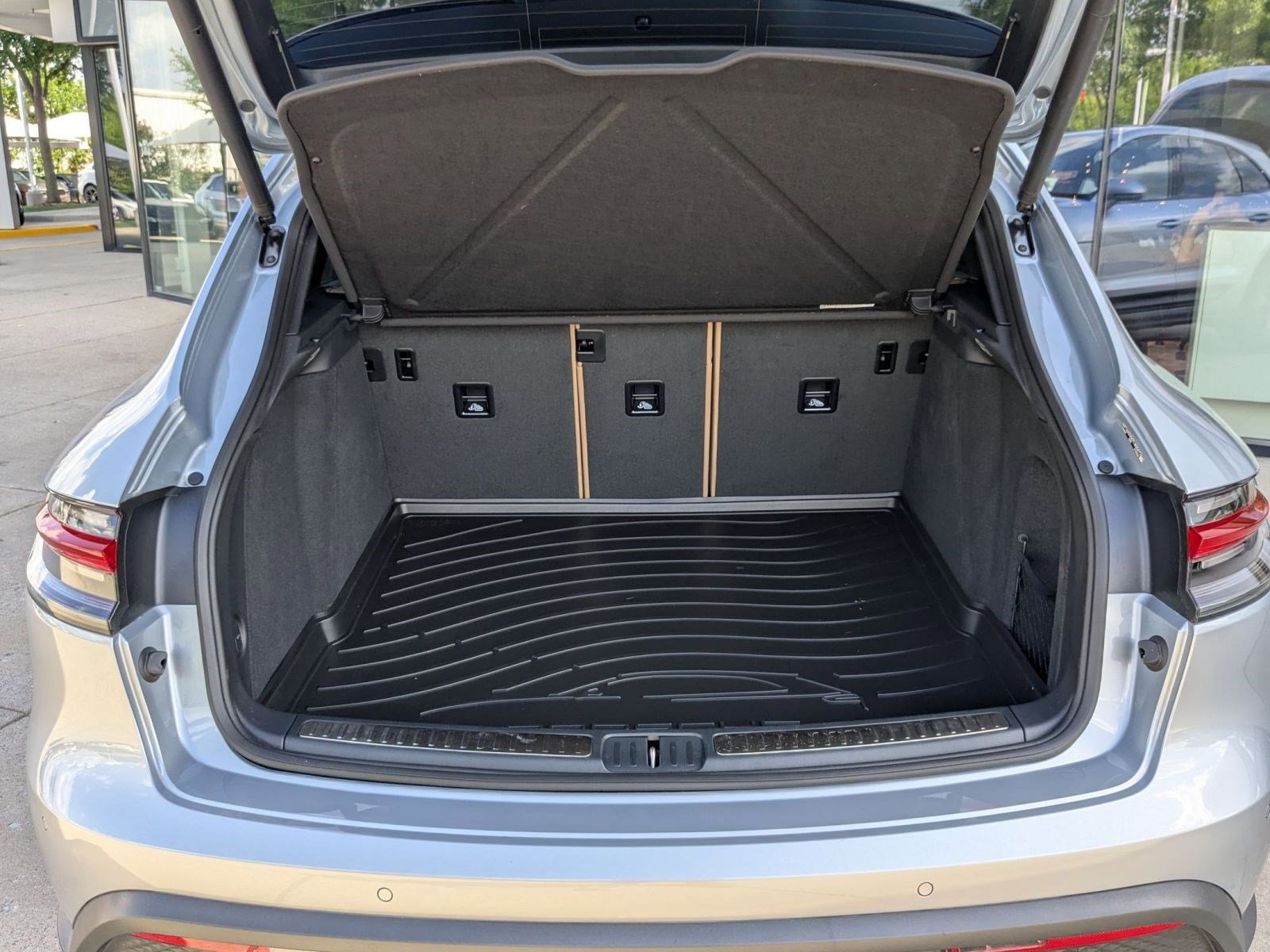 Certified 2026 Porsche Macan AWD/4WD image 23