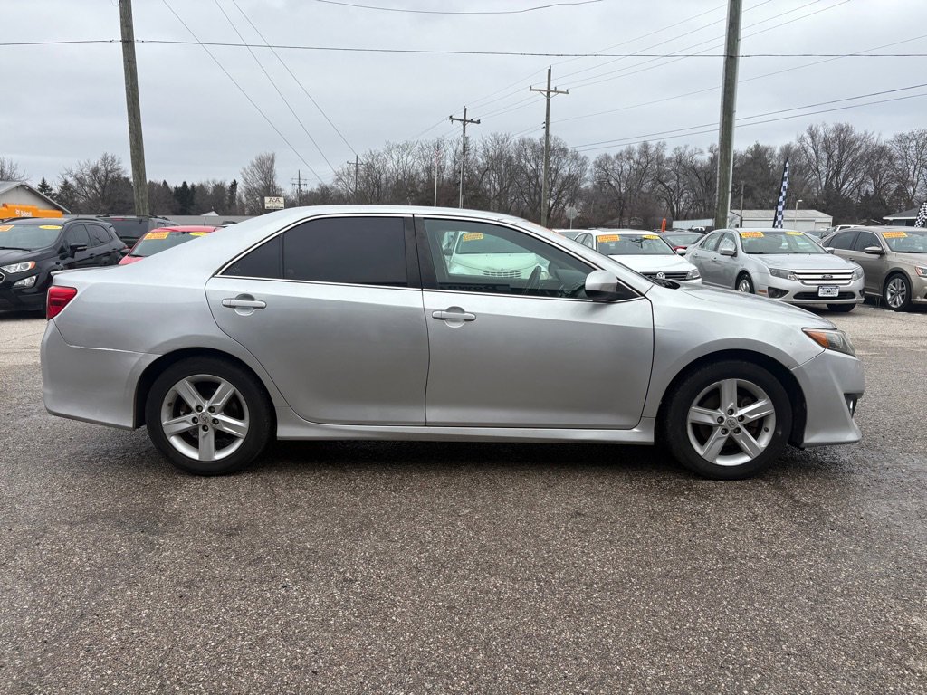 Used 2014 Toyota Camry SE image 3