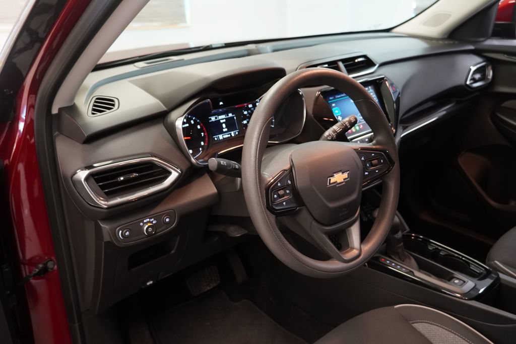 Certified 2023 Chevrolet TrailBlazer LT w/ LPO, Blackout Package AWD/4WD image 6