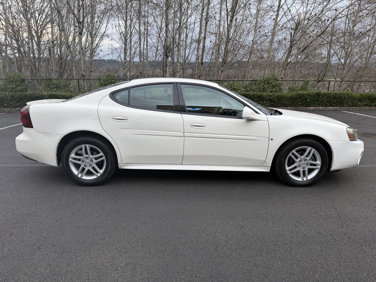 Used 2006 Pontiac Grand Prix GT w/ Sun And Sound Package image 4