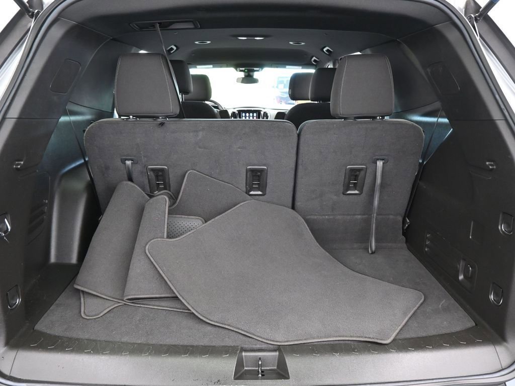 Used 2023 Chevrolet Traverse LT image 32