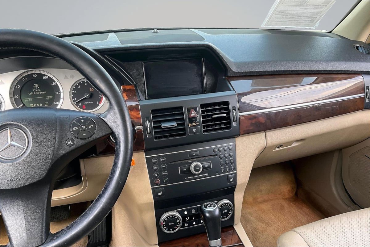 Used 2010 Mercedes-Benz GLK 350 4MATIC image 6