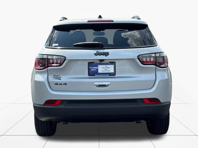 Used 2025 Jeep Compass Latitude w/ Convenience Group AWD/4WD image 4