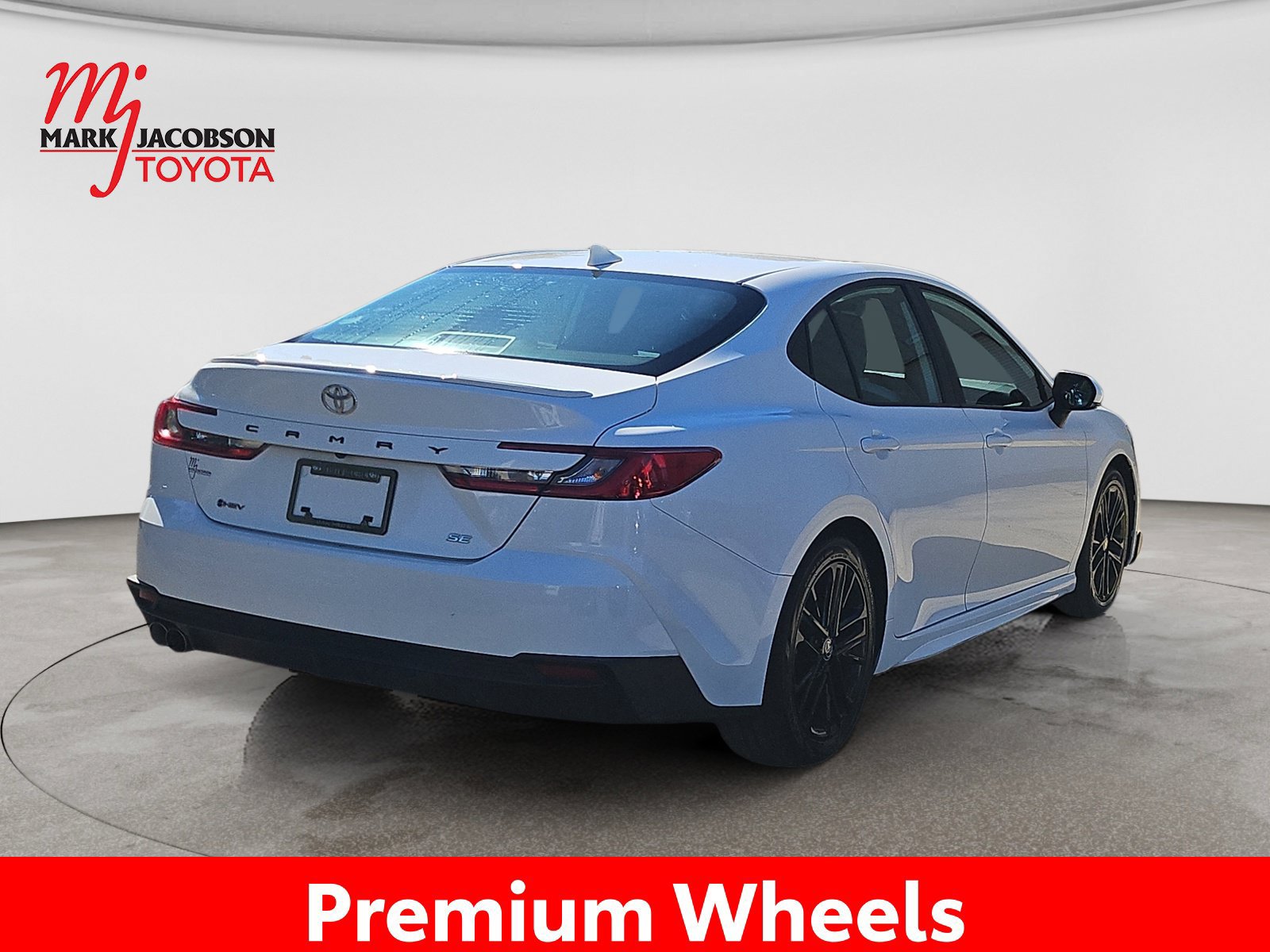 Used 2025 Toyota Camry SE FWD image 9