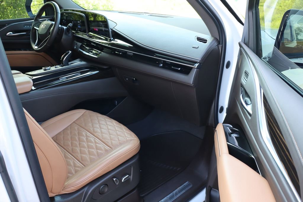 Used 2023 Cadillac Escalade Premium Luxury AWD/4WD image 53