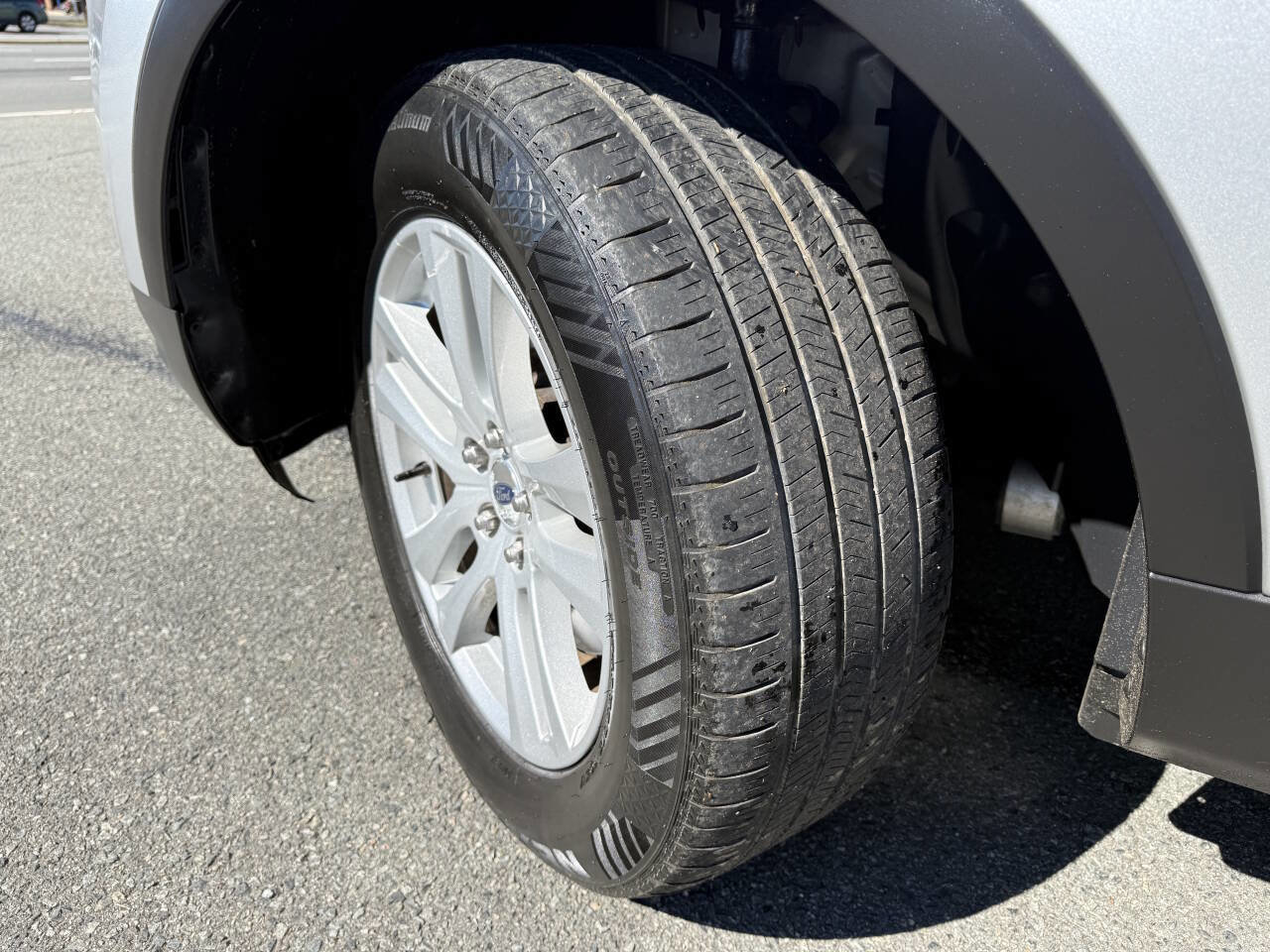 Used 2019 Ford Explorer XLT image 26