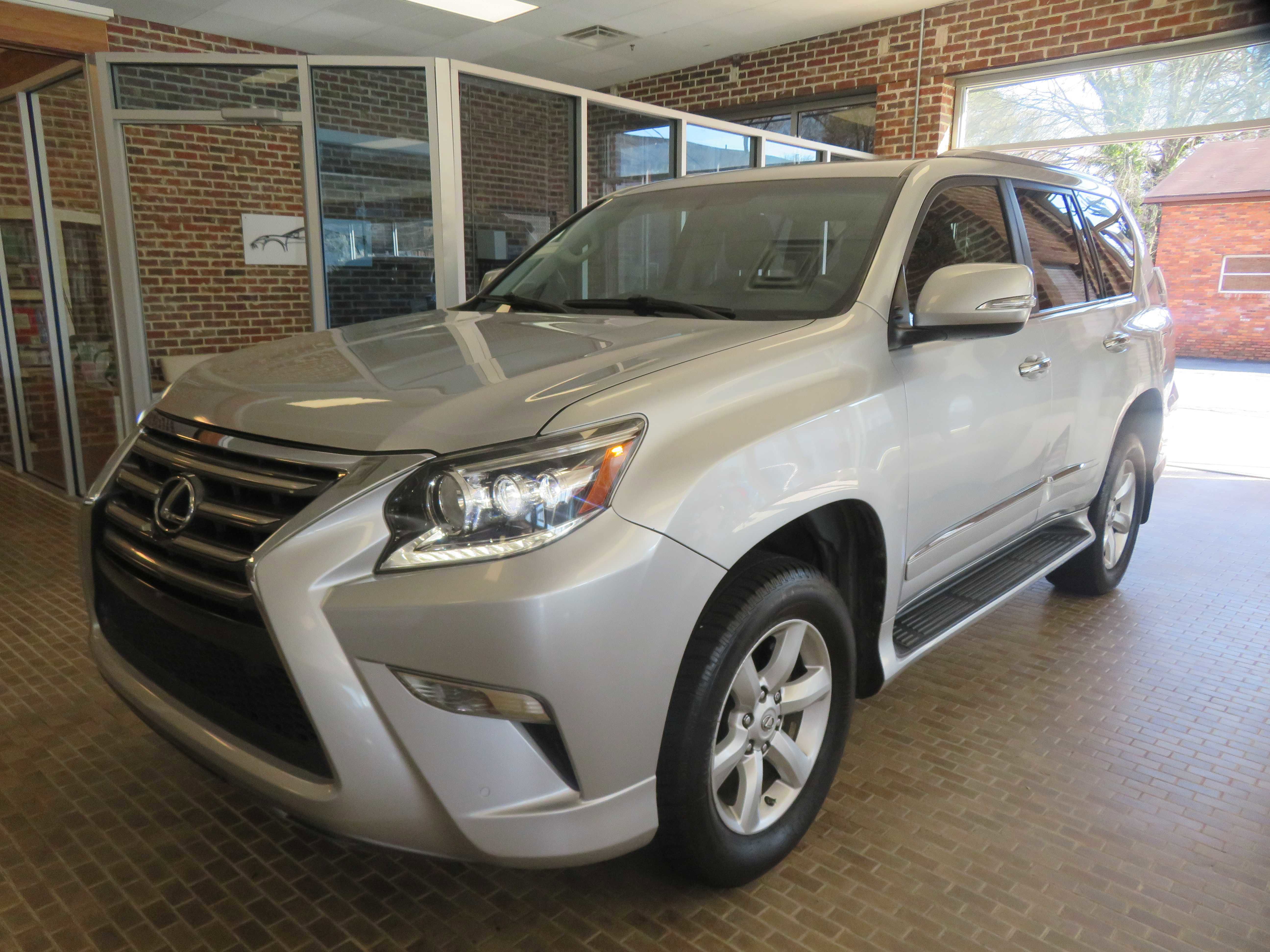Used 2017 Lexus GX 460 w/ Navigation Package image 1