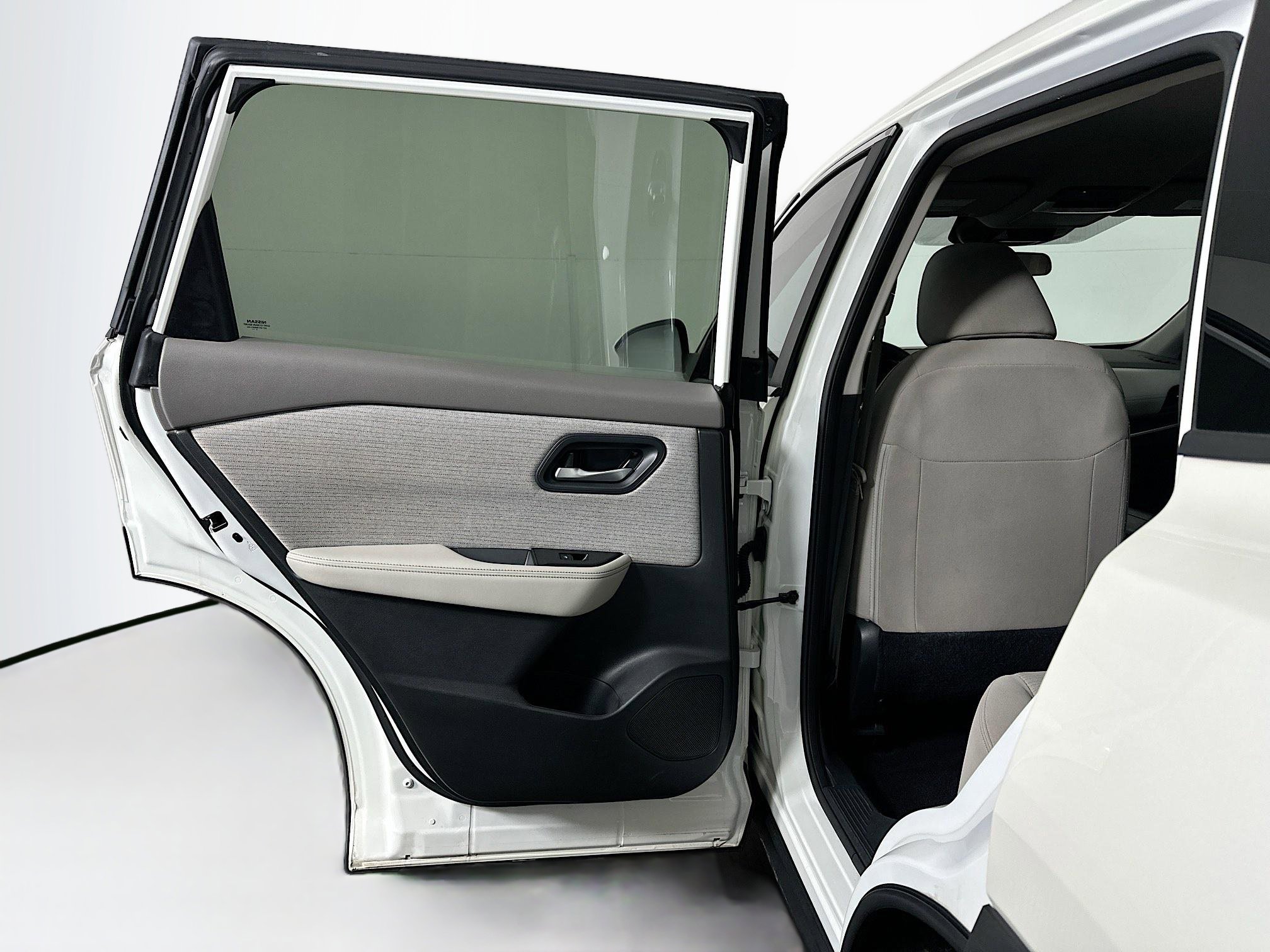 Used 2023 Nissan Rogue SV image 25