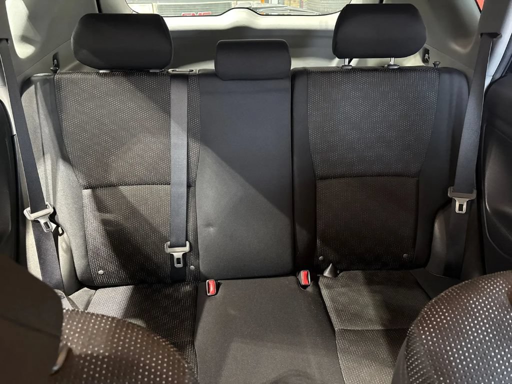 Used 2010 Pontiac Vibe AWD w/ Sun And Sound Package image 18