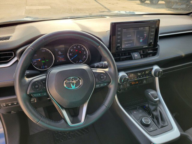 Used 2022 Toyota RAV4 SE image 15
