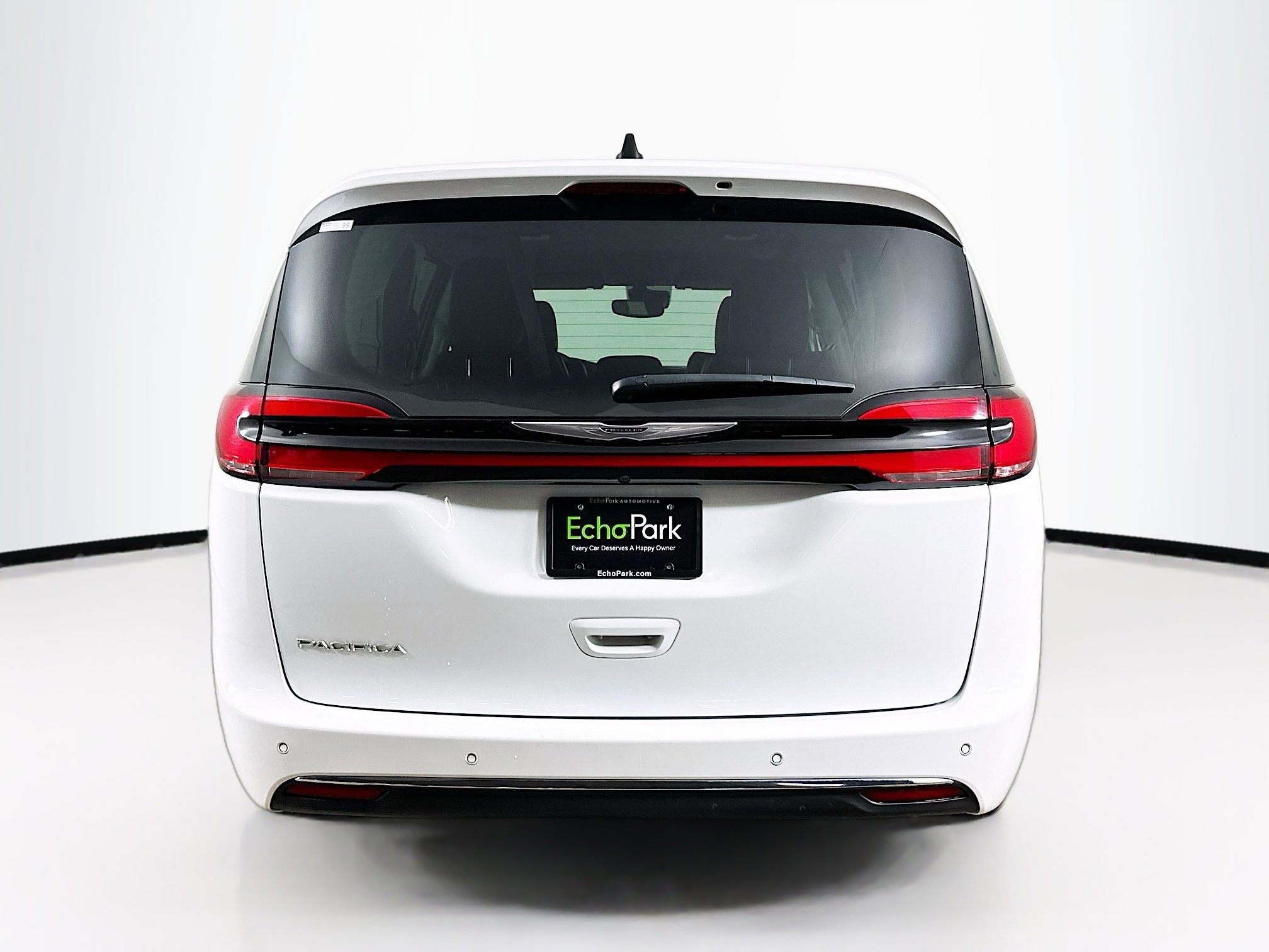 Used 2024 Chrysler Pacifica Touring-L image 7