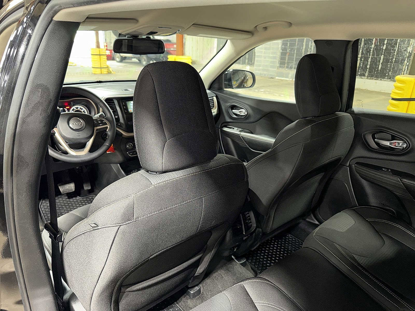 Used 2015 Jeep Cherokee Latitude image 27