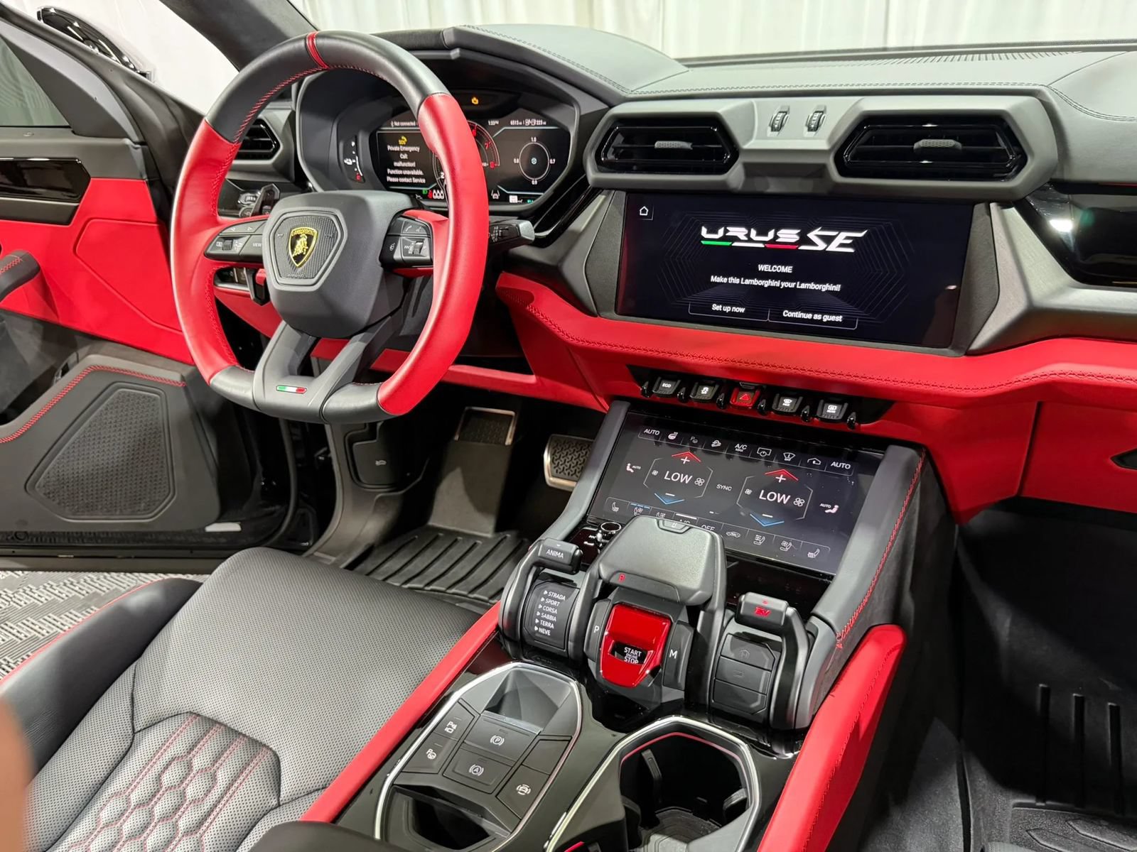 Used 2025 Lamborghini Urus SE AWD/4WD image 29