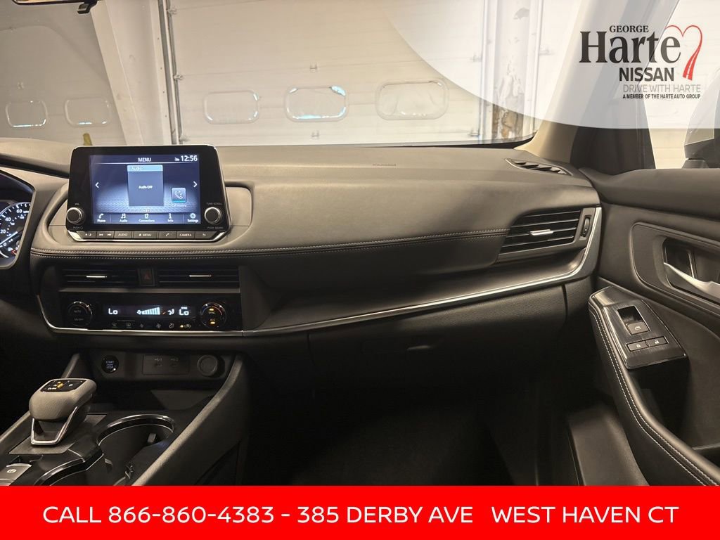 Certified 2025 Nissan Rogue SV image 33