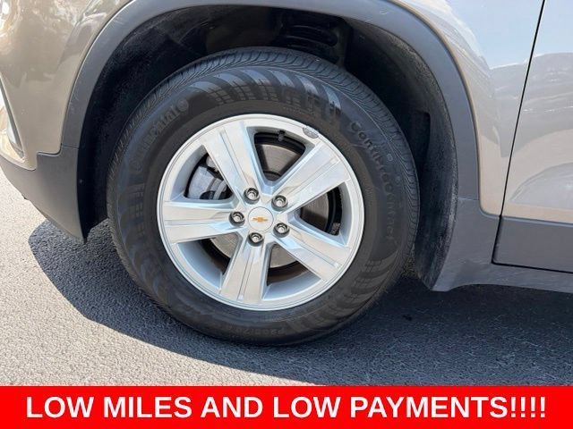 Used 2021 Chevrolet Trax LT w/ LT Convenience Package FWD image 9