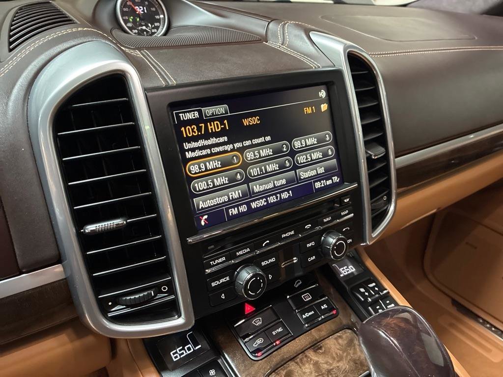 Used 2016 Porsche Cayenne Turbo image 22