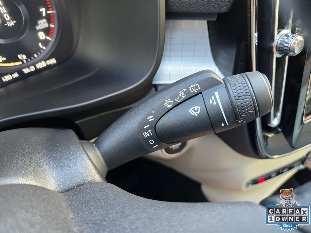 Used 2019 Volvo XC40 T4 Momentum image 46