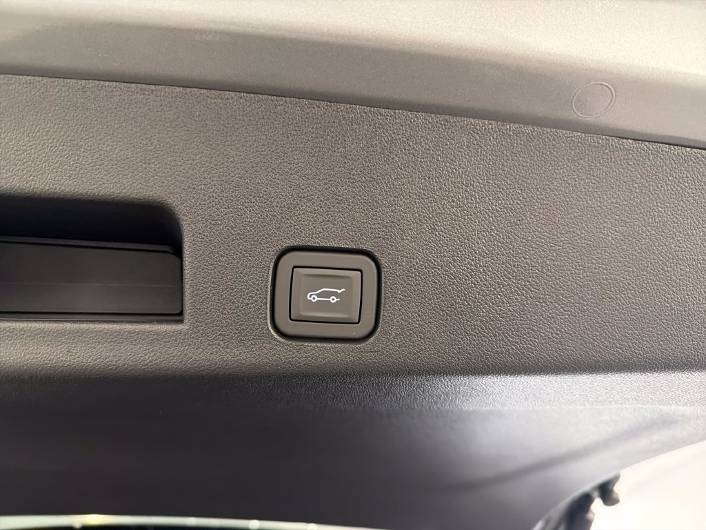 New 2027 GMC Acadia Denali Ultimate w/ LPO, Floor Liner Package FWD image 8