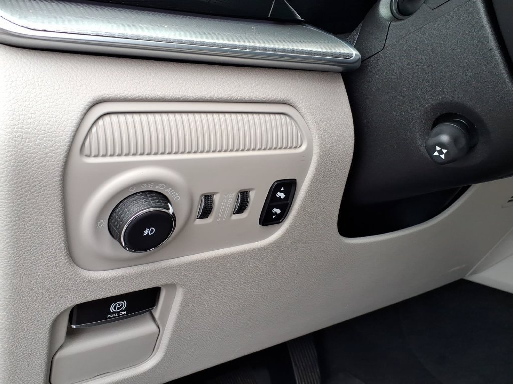 Used 2023 Jeep Grand Wagoneer 4WD image 15
