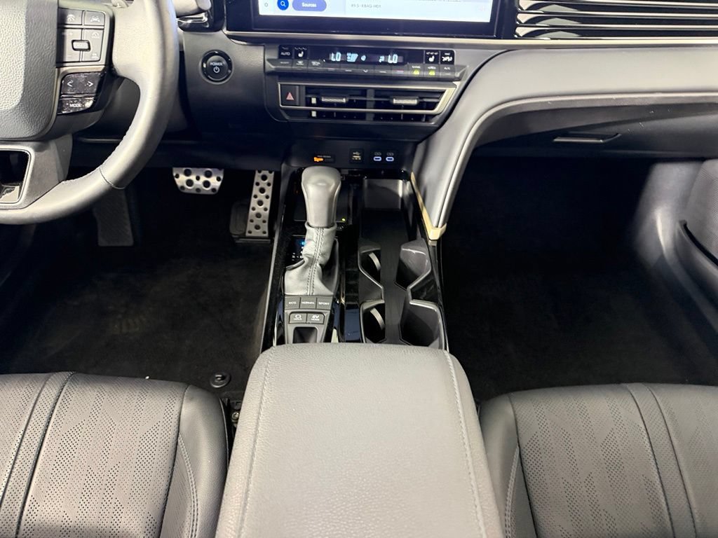 Used 2025 Toyota Camry XSE FWD image 17