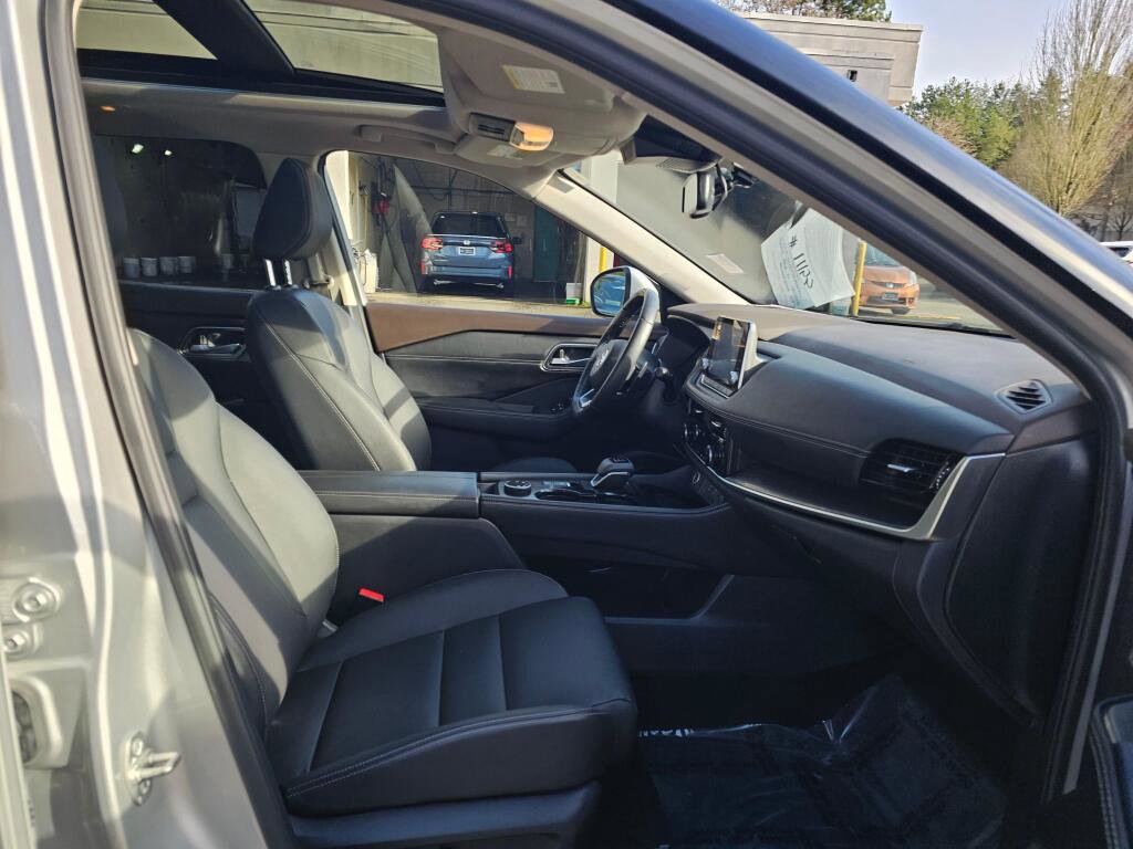 Used 2021 Nissan Rogue SL image 11