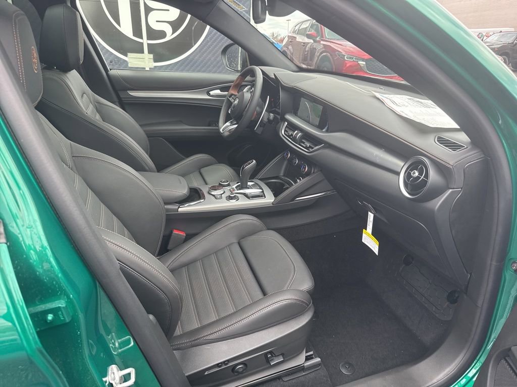New 2025 Alfa Romeo Stelvio Sprint image 22