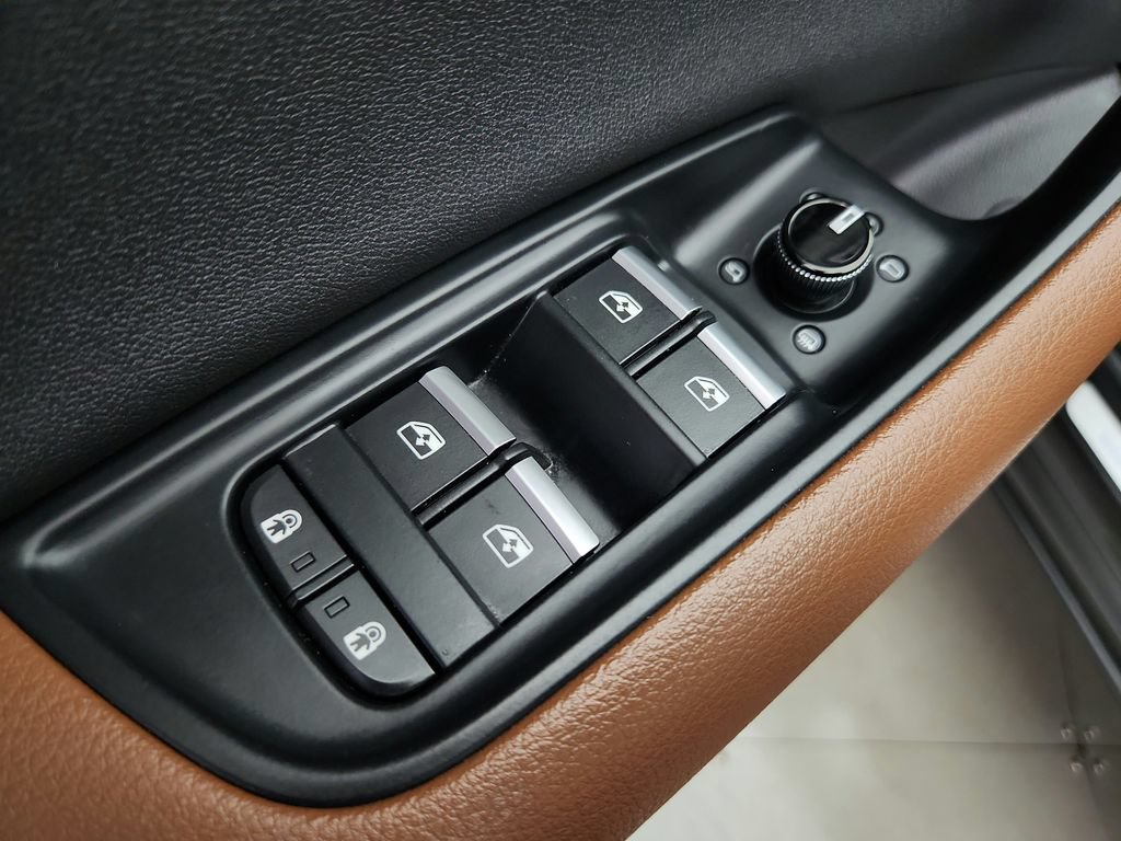 Used 2019 Audi Q8 Premium Plus AWD/4WD image 22