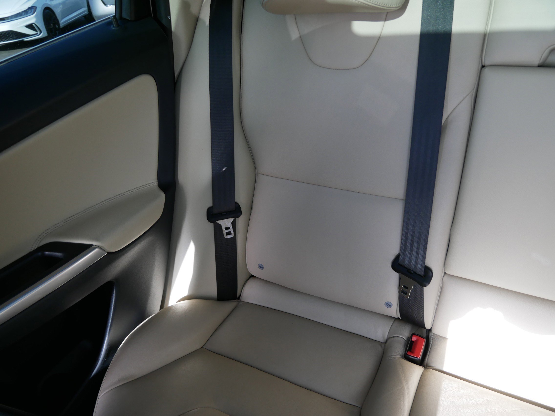 Used 2017 Volvo XC60 T6 Dynamic w/ Preferred Option Package image 12