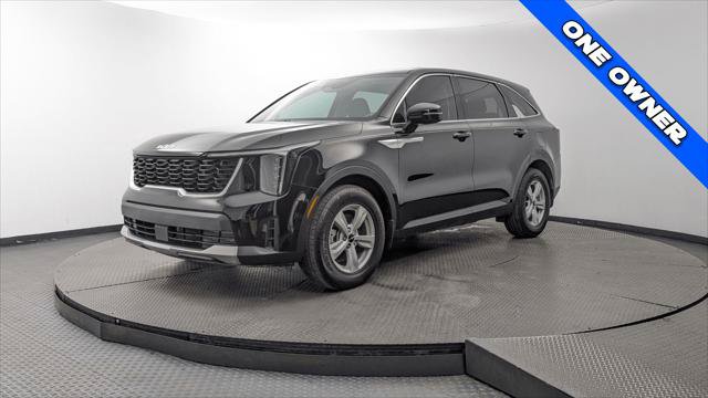 Used 2025 Kia Sorento LX FWD image 2