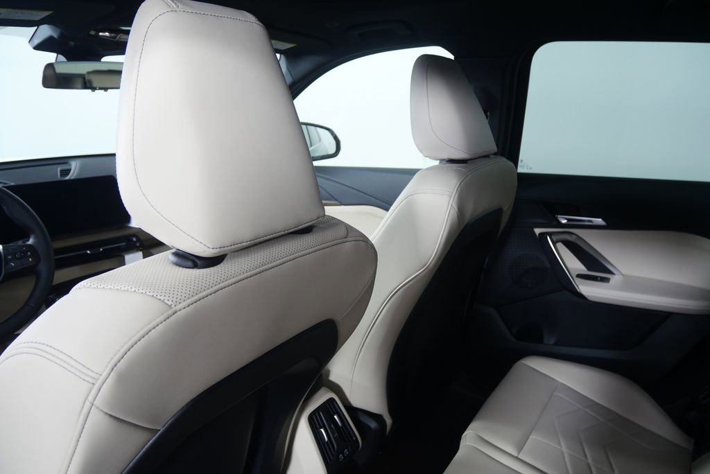 Used 2025 BMW X1 xDrive28i AWD/4WD image 15