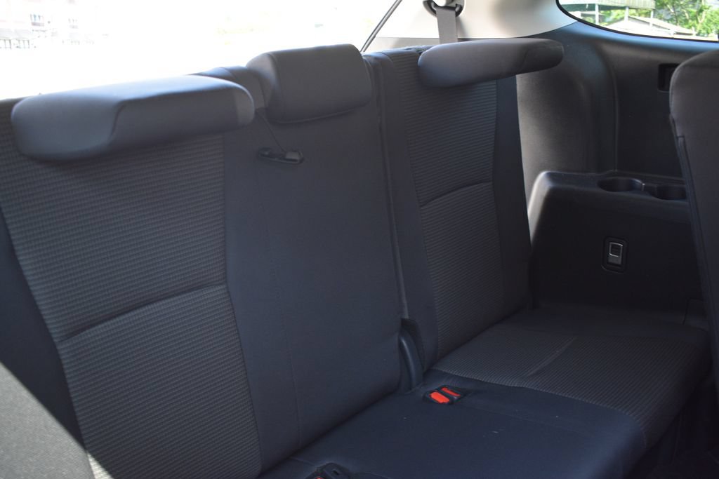 Used 2025 Toyota Highlander LE FWD image 31