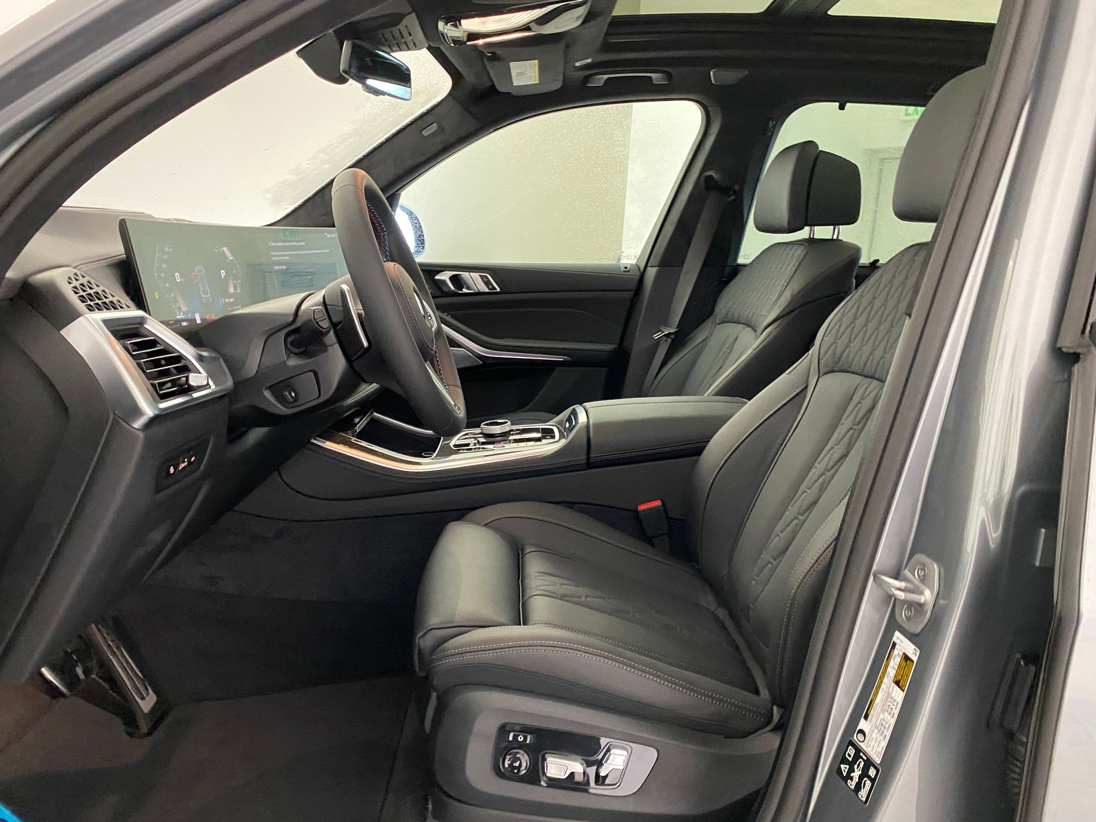 New 2026 BMW X5 M60i w/ Executive Package image 4