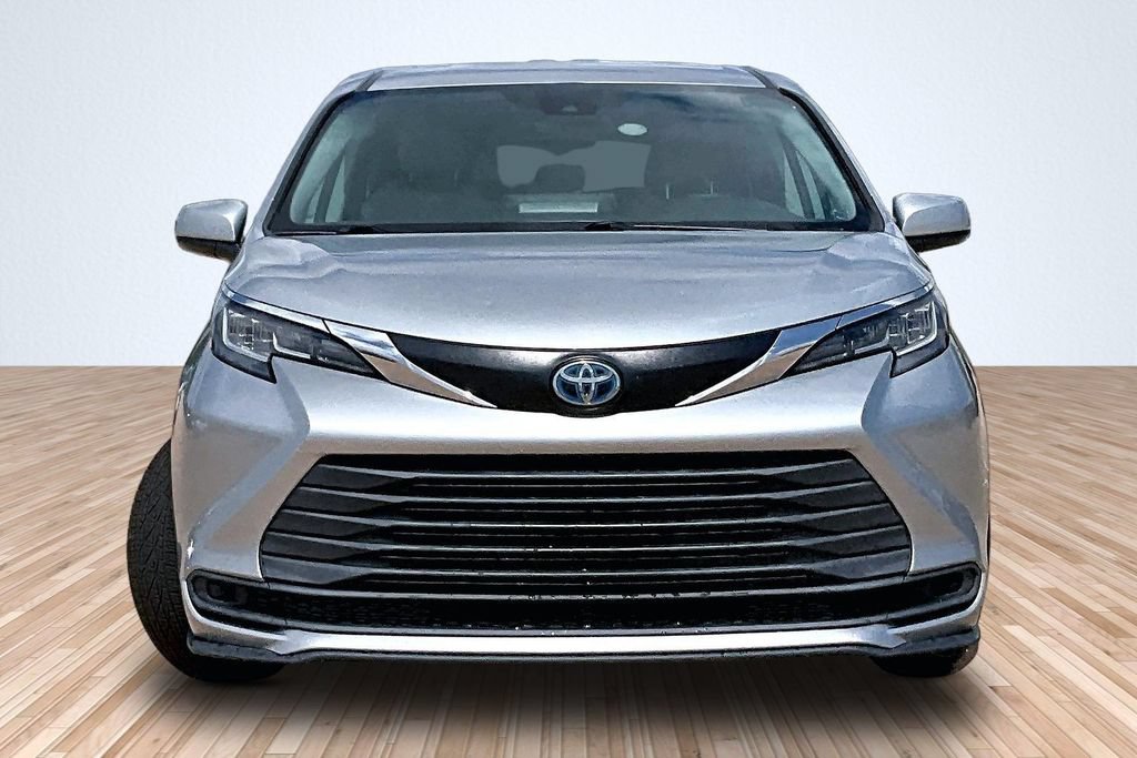 Used 2021 Toyota Sienna LE FWD image 3
