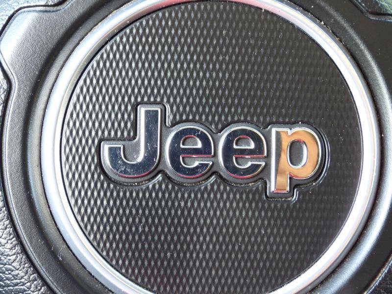 Used 2023 Jeep Gladiator Willys AWD/4WD image 76