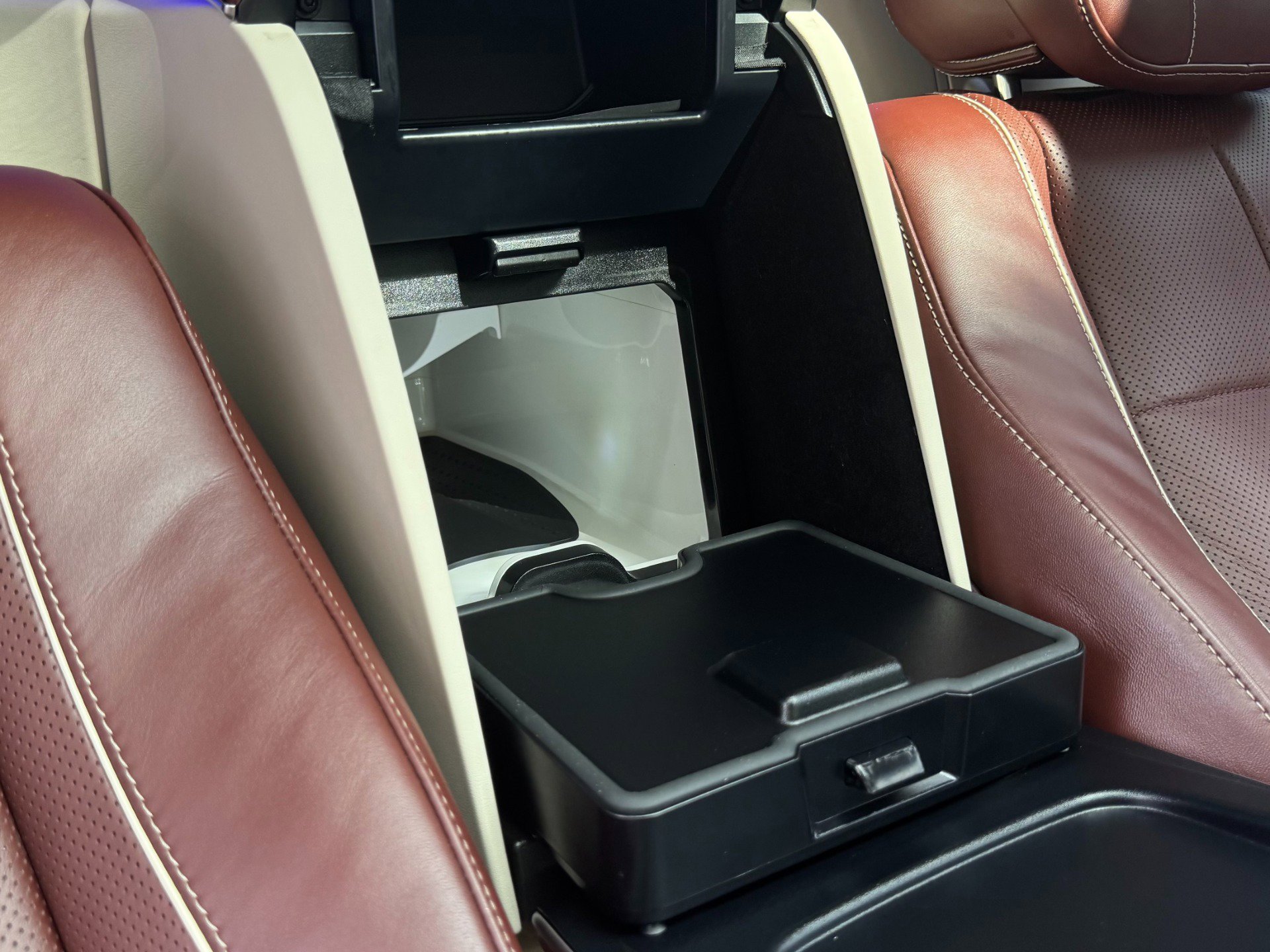 Used 2023 Mercedes-Benz Maybach GLS 600 4MATIC image 56