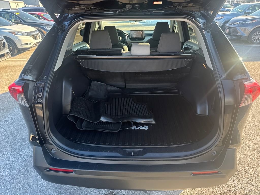 Used 2021 Toyota RAV4 XLE w/ Convenience Package image 7