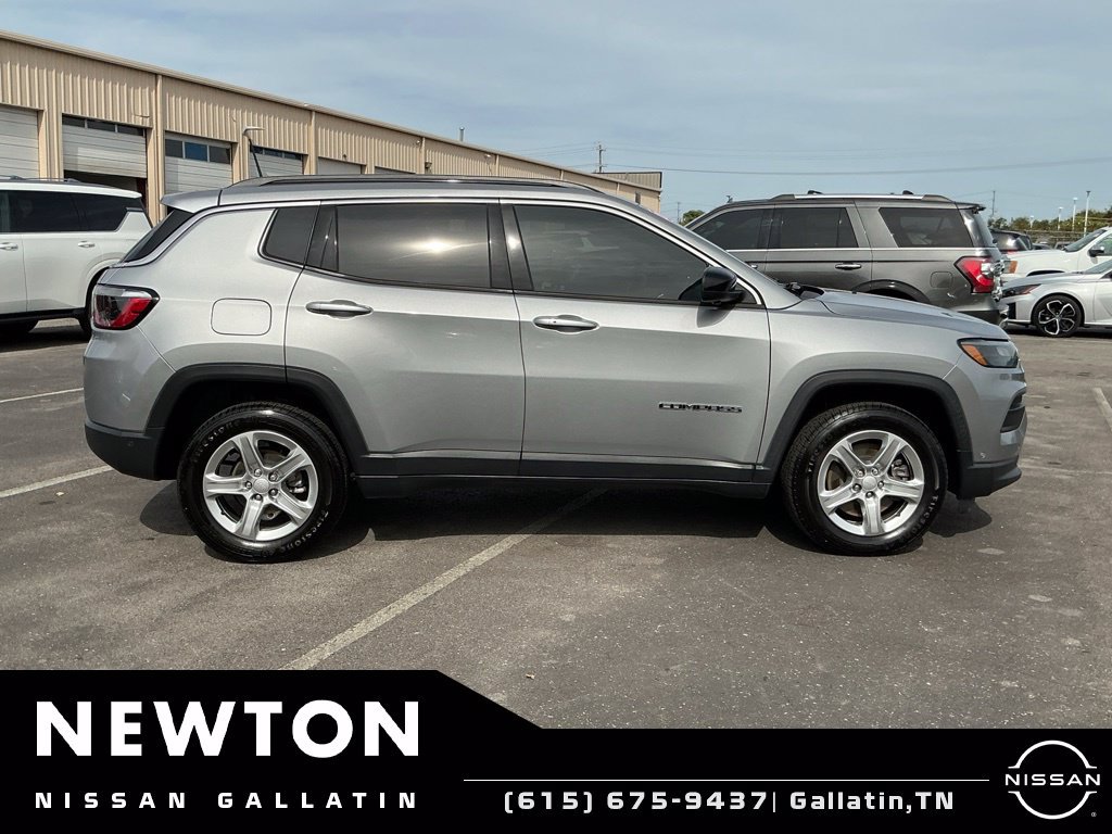 Used 2023 Jeep Compass Latitude w/ Convenience Group AWD/4WD image 4