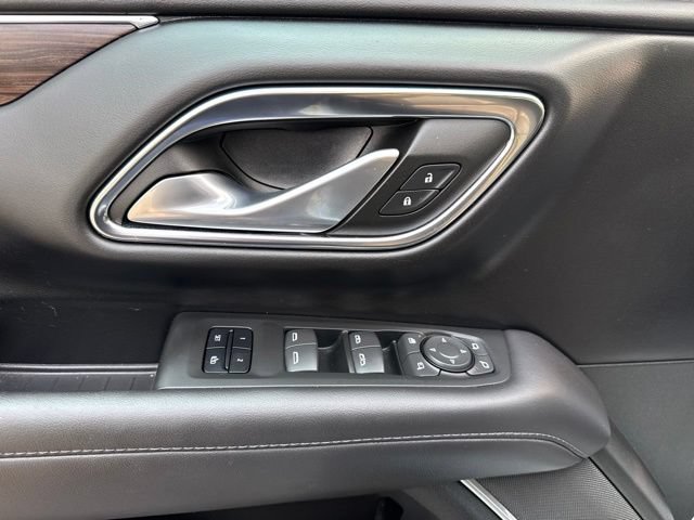 Used 2022 Chevrolet Tahoe Z71 w/ Luxury Package AWD/4WD image 8