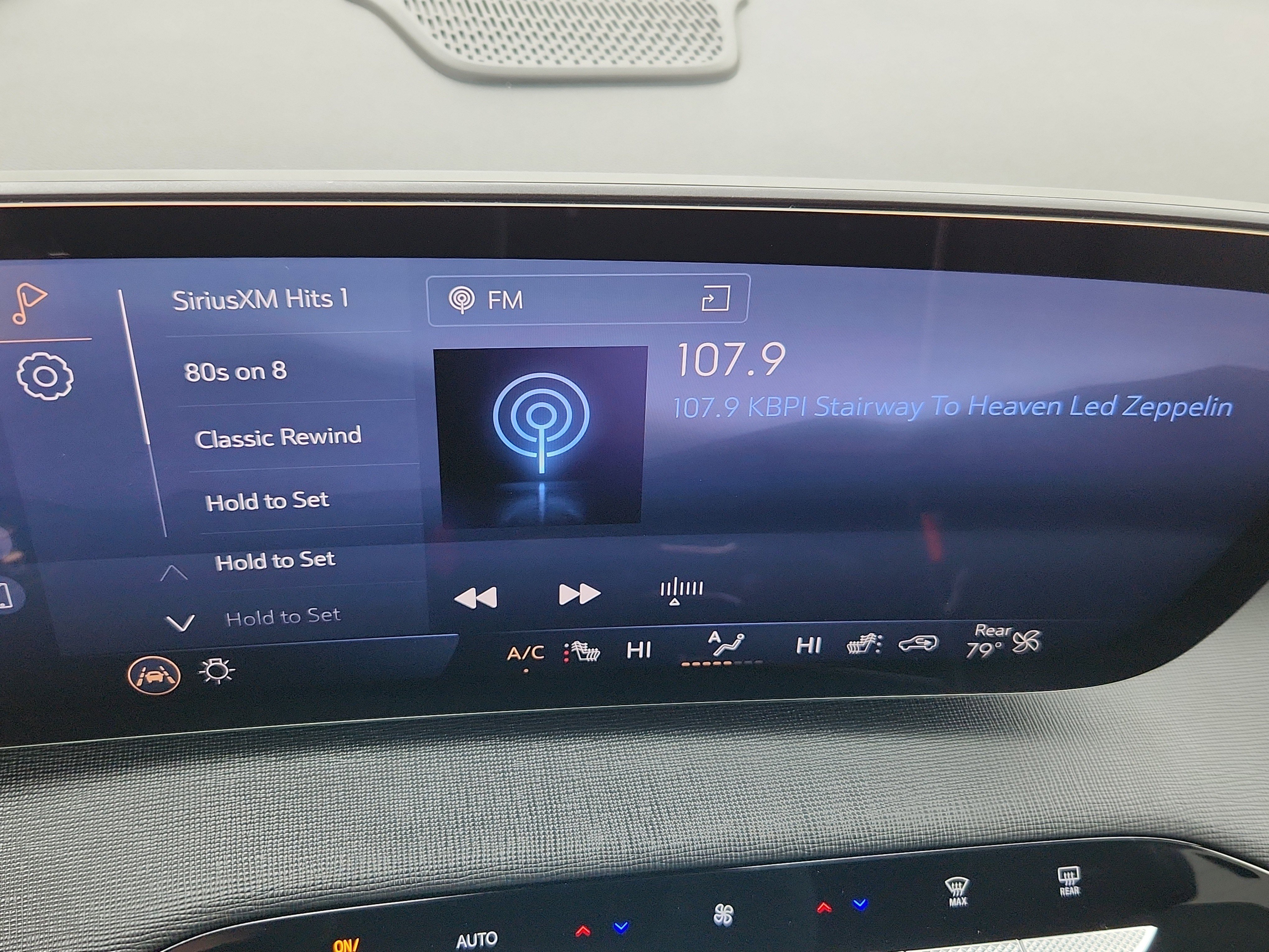 Used 2025 Buick Enclave Sport Touring image 21