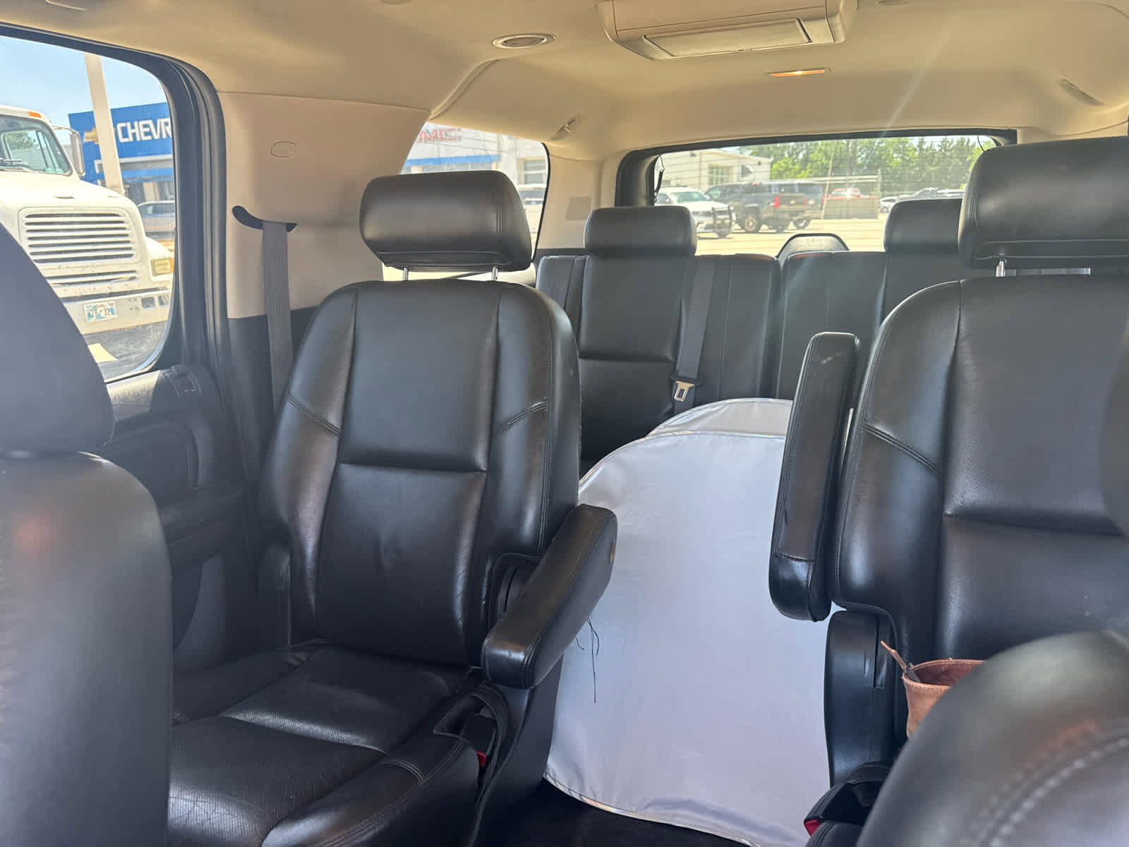 Used 2010 GMC Yukon XL Denali RWD image 12
