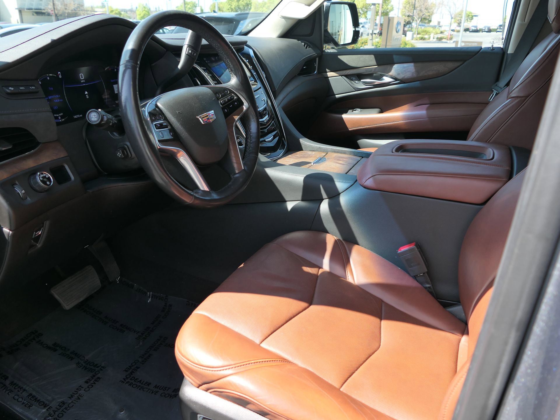 Used 2019 Cadillac Escalade Premium Luxury w/ Escalade Sport Edition image 12