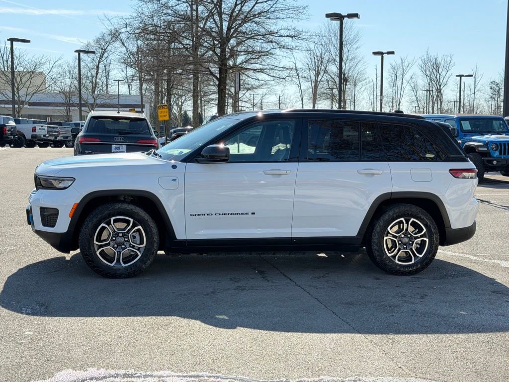 Used 2023 Jeep Grand Cherokee Trailhawk w/ Luxury Tech Group III image 11