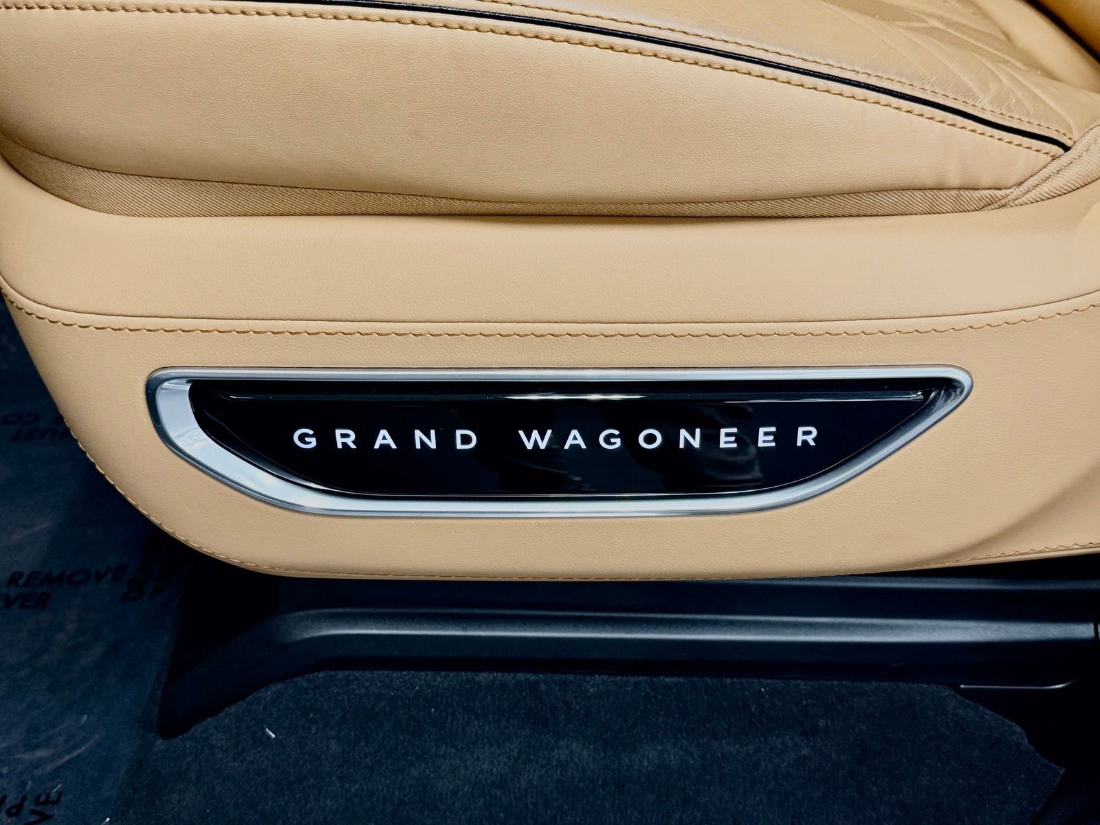Used 2024 Jeep Grand Wagoneer Series III w/ Flexible Seating Group AWD/4WD image 23
