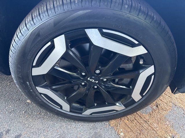 Used 2024 Kia Telluride EX w/ EX Captain's Chair Package image 16