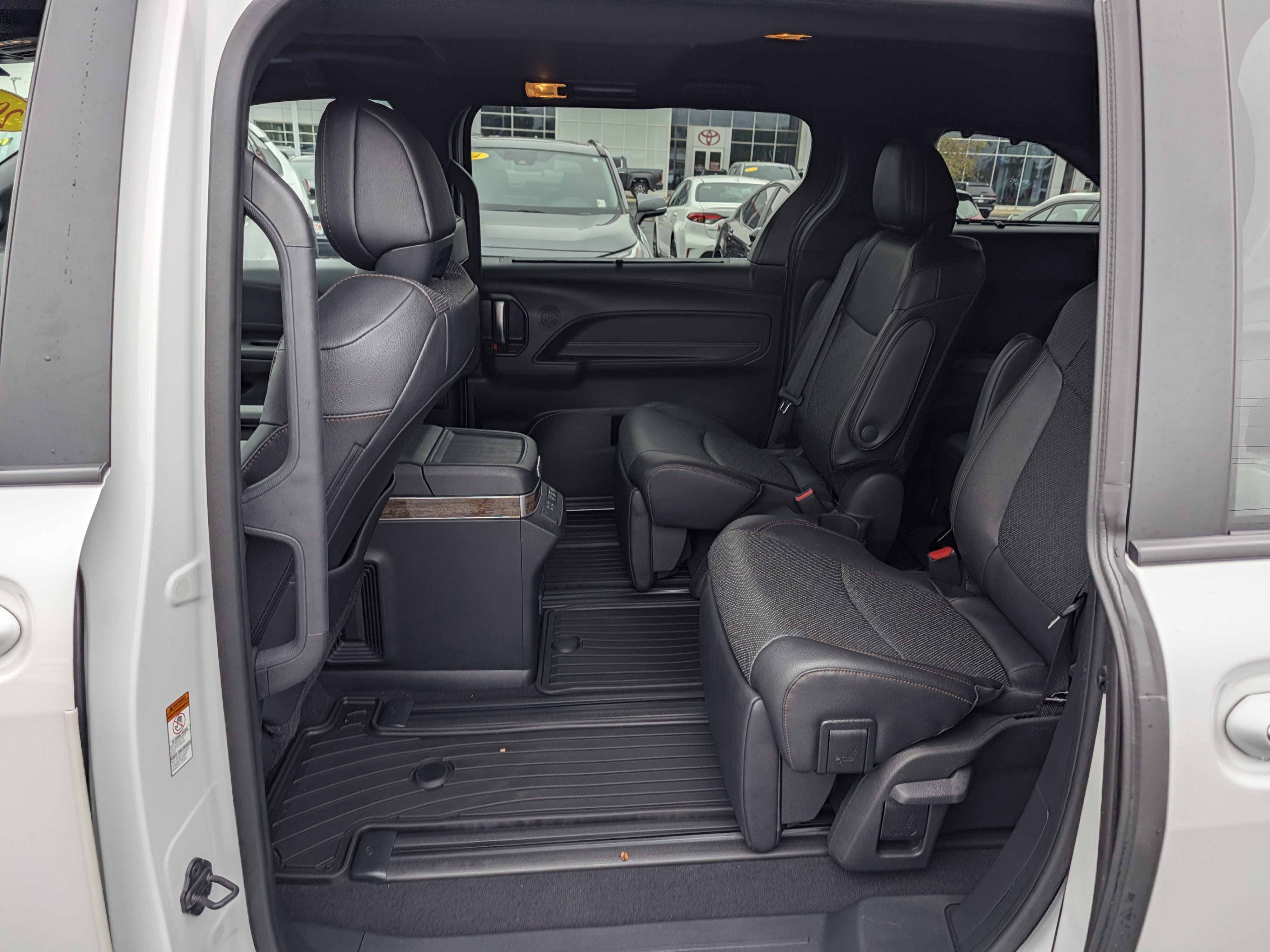 Used 2025 Toyota Sienna Platinum AWD/4WD image 22