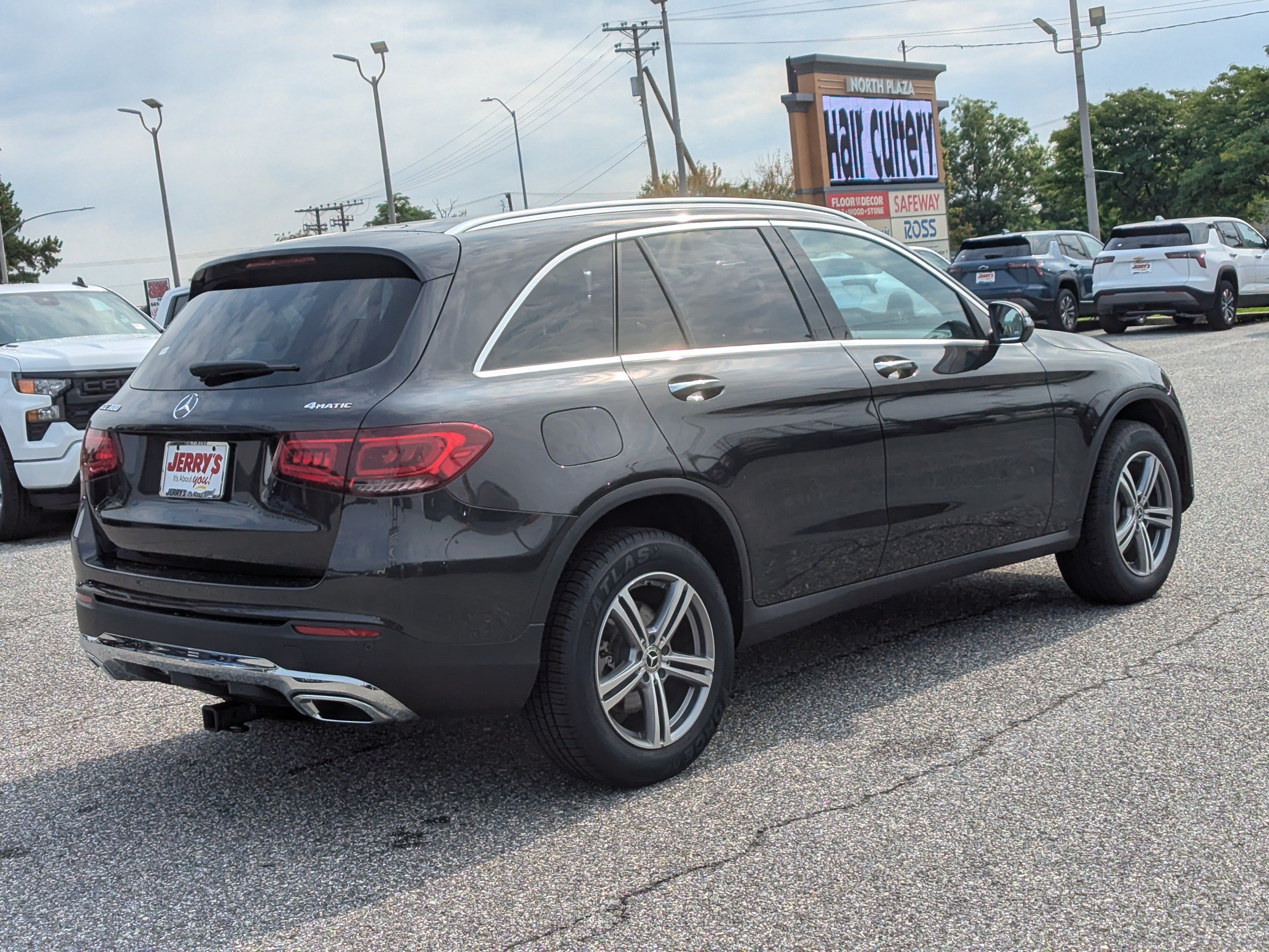 Used 2022 Mercedes-Benz GLC 300 4MATIC image 9